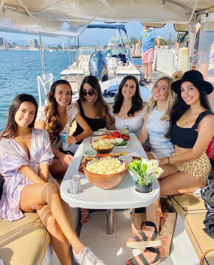 Lunchtime on the boat posted by Chaturbater1