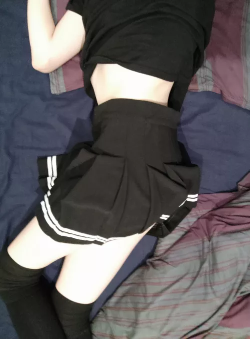 Lying in bed :) by _Finndus