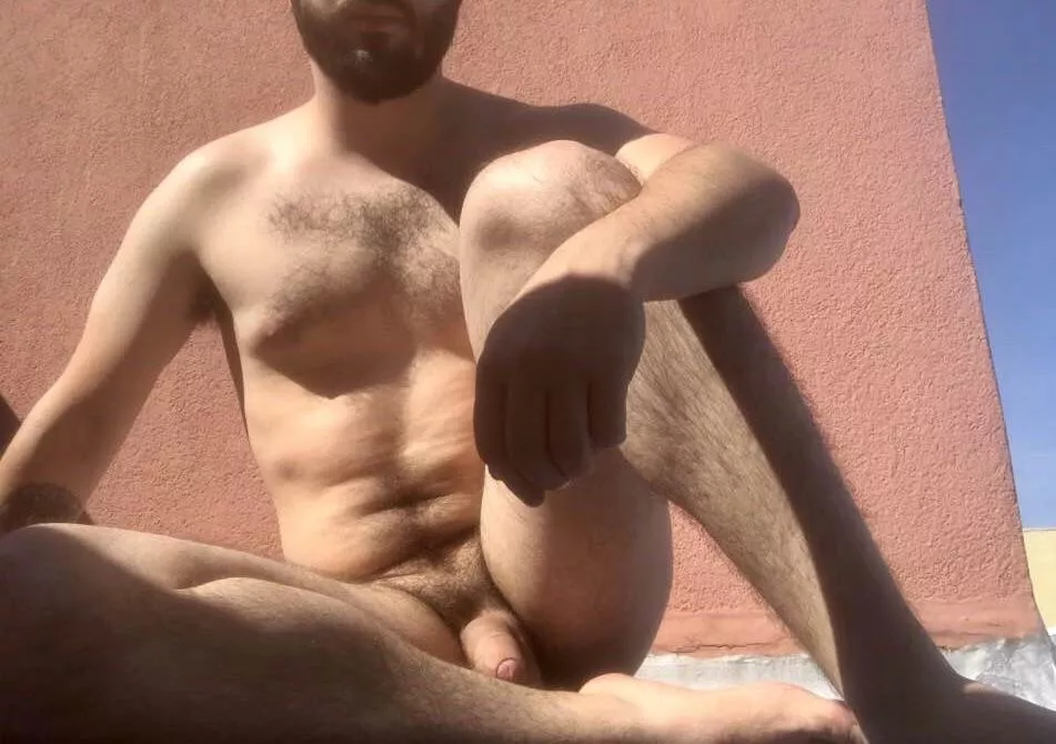 (M 29 5’6” 165) taking advantage of spring weather with a little rooftop bravery posted by calabreporteno