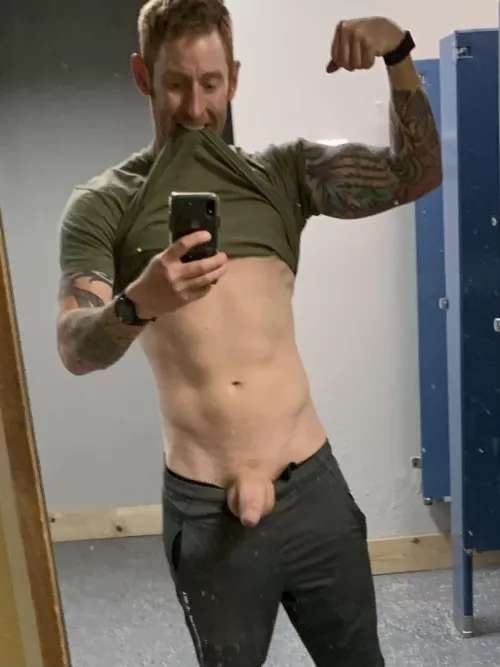 (M) A little post workout fun. Any of you ladies want to join me by muscleginger3122