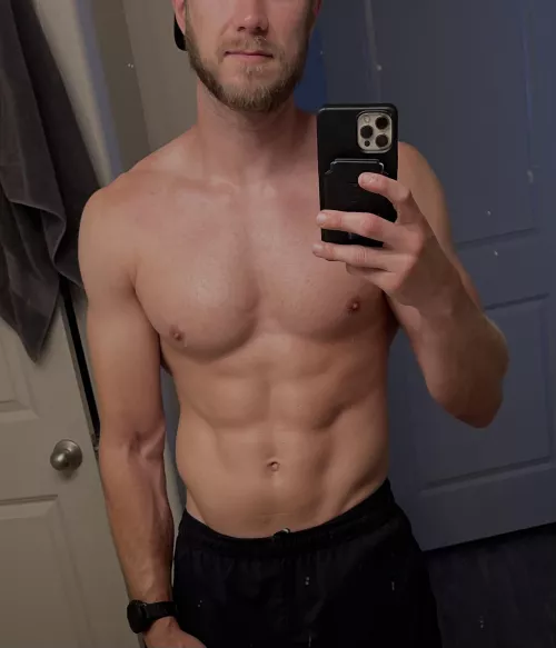 [m] a tan always makes the abs look better 😉 by MysteriousFun69