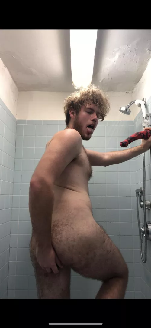 m a yuong bi witchy college student:)))) I by somethingregretful