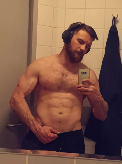 (M) England...any of you hot reddit girls fancy a chat ...hit me up! by Herefortheboobsa