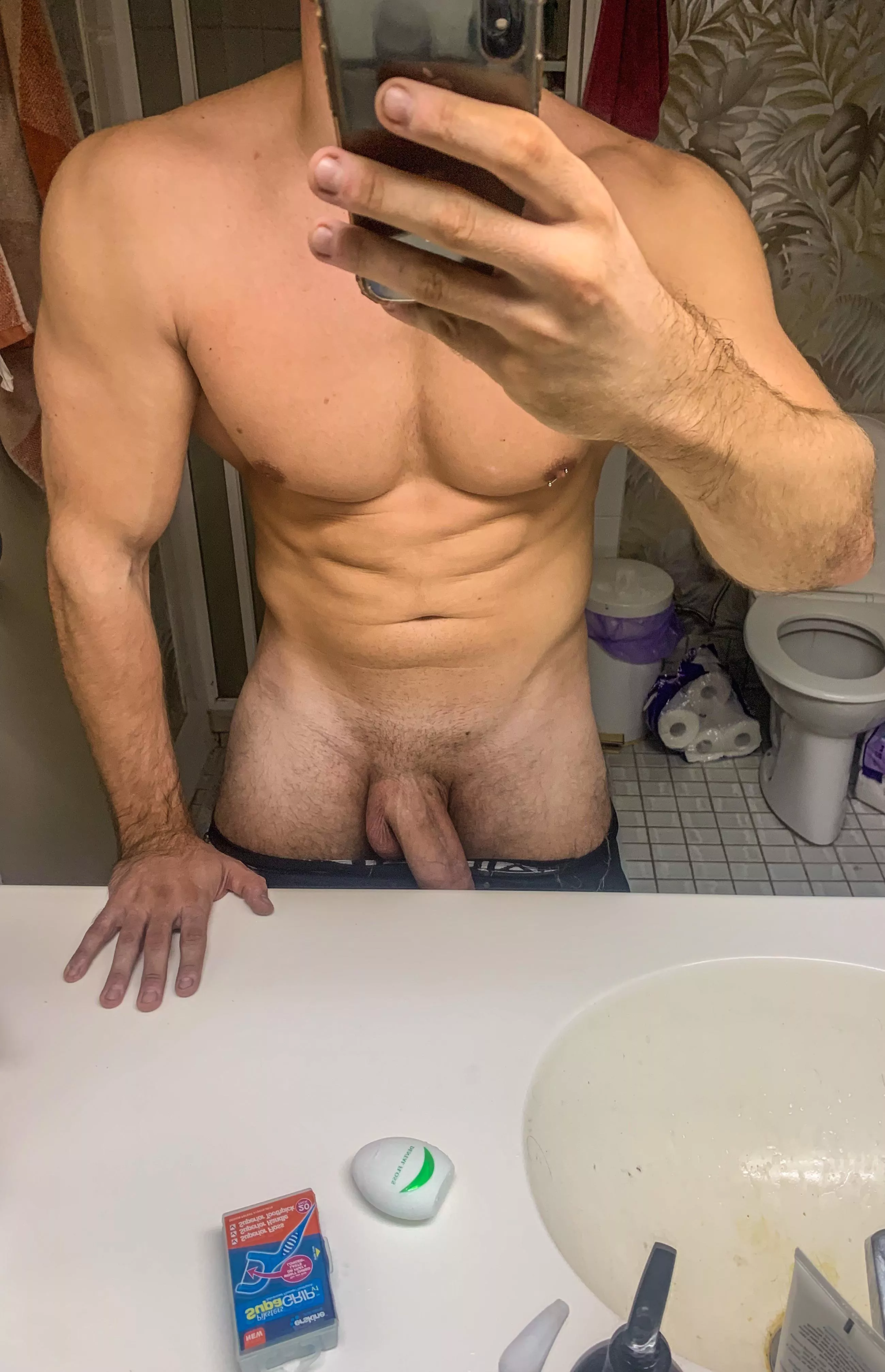 [M] Girls who appreciates how my body looks? Is this sexy enough? posted by Letmeflexbeby