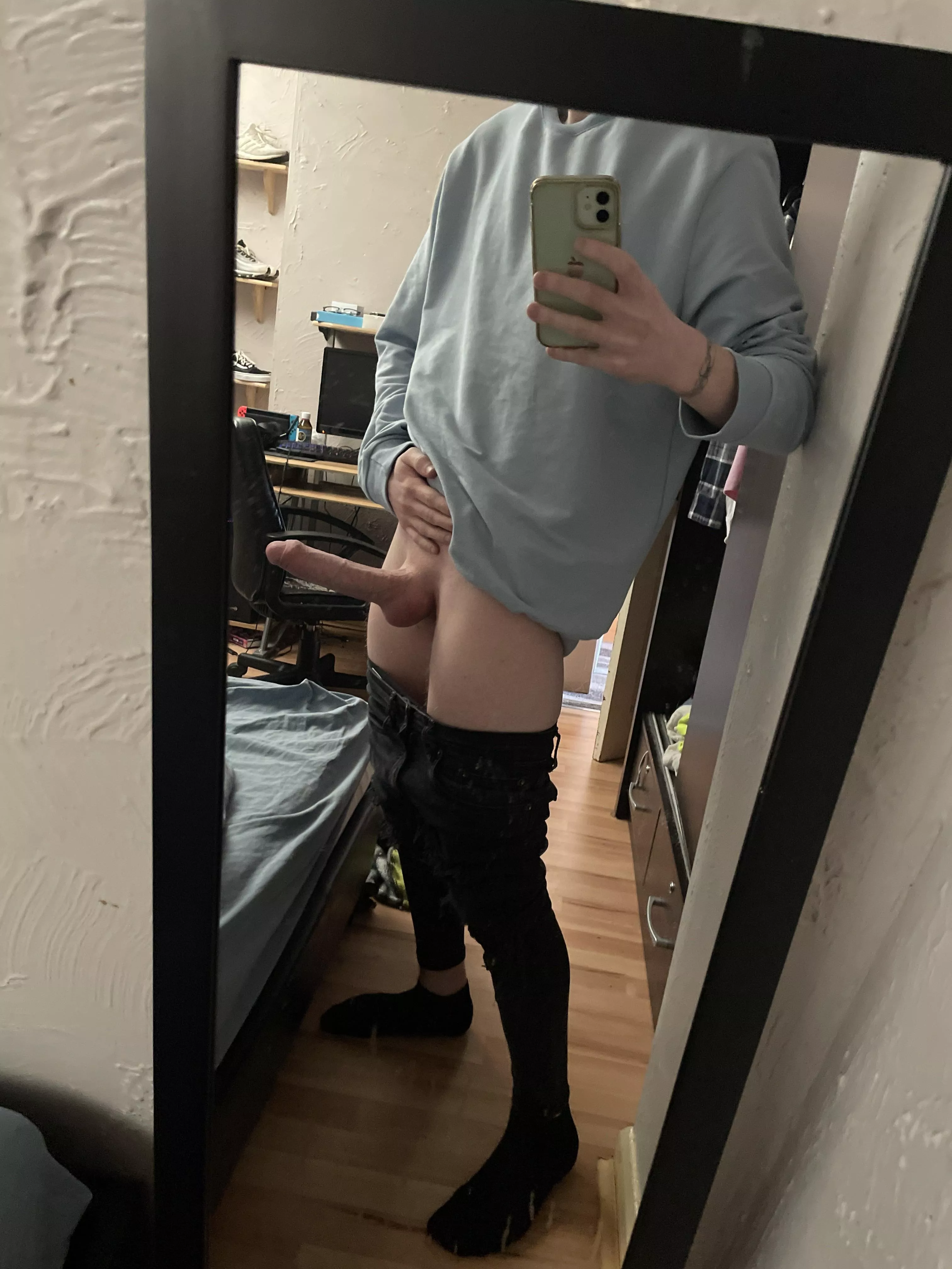 [M] Hey… posted by Wxsstty