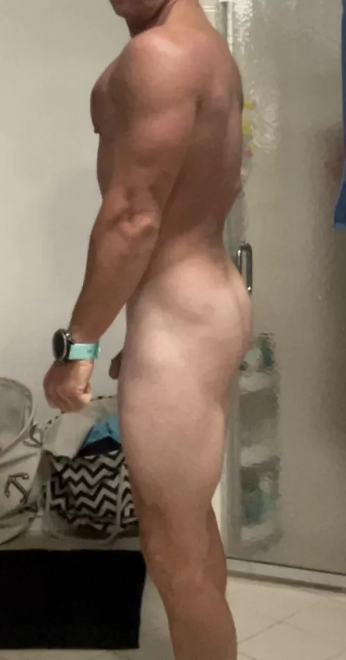(M) just an all around athlete - need leg day by tooBed