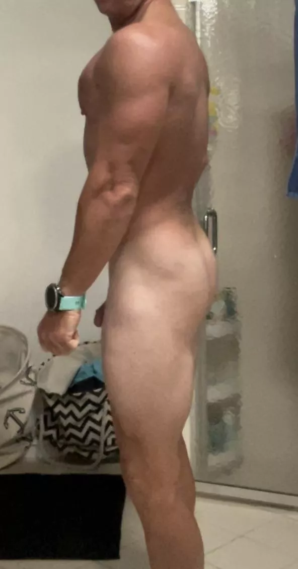 (M) just an all around athlete - need leg day posted by tooBed