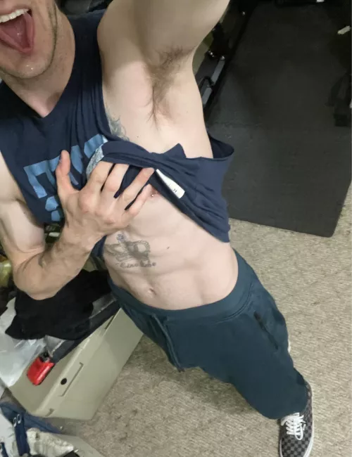 (M) just got done with a pull day. Maybe wanna workout some abs next? 😉 by Embarrassed_Kale1339