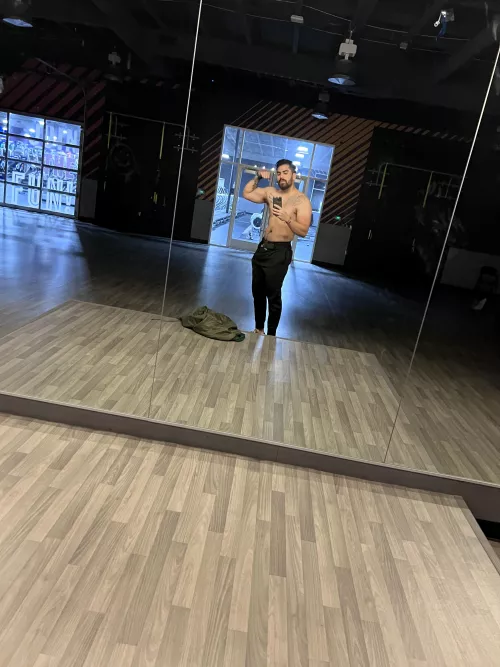 [M] morning check 💪🏽🦍 by Shamamurai