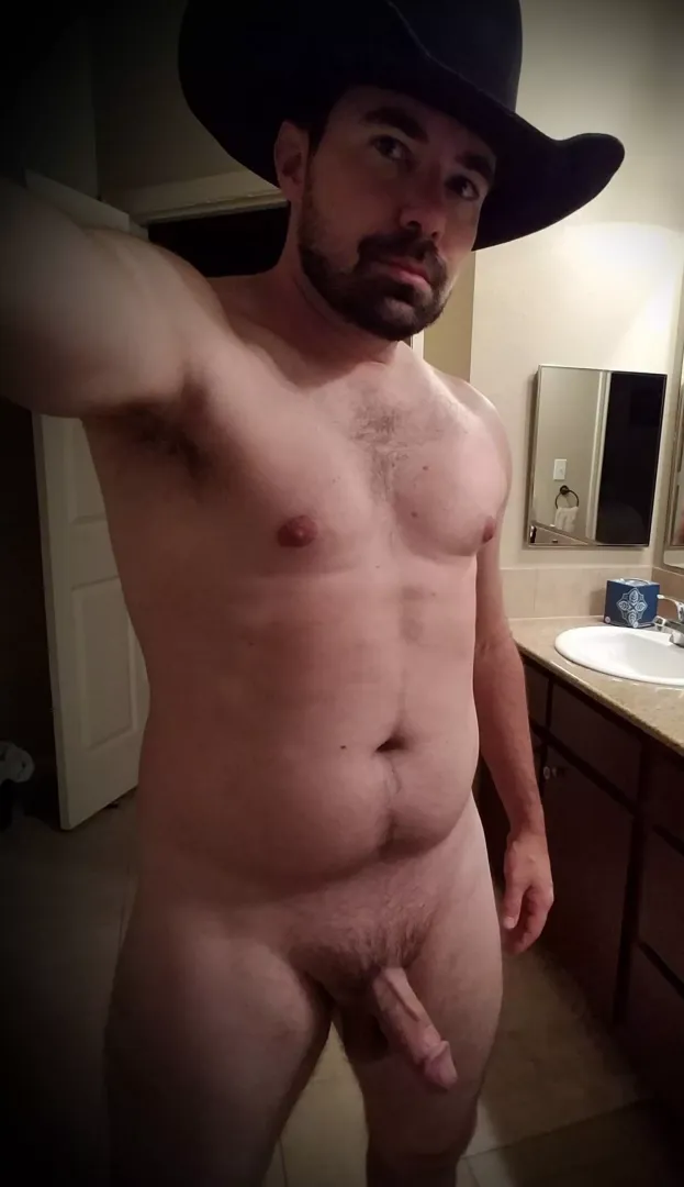 [M] Nothing like the confidence a good hat can give you! by txhuckleberry