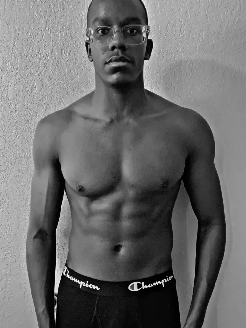 [m] Post Workout Photo. What do you think of my abs? by DiogomayeBamba