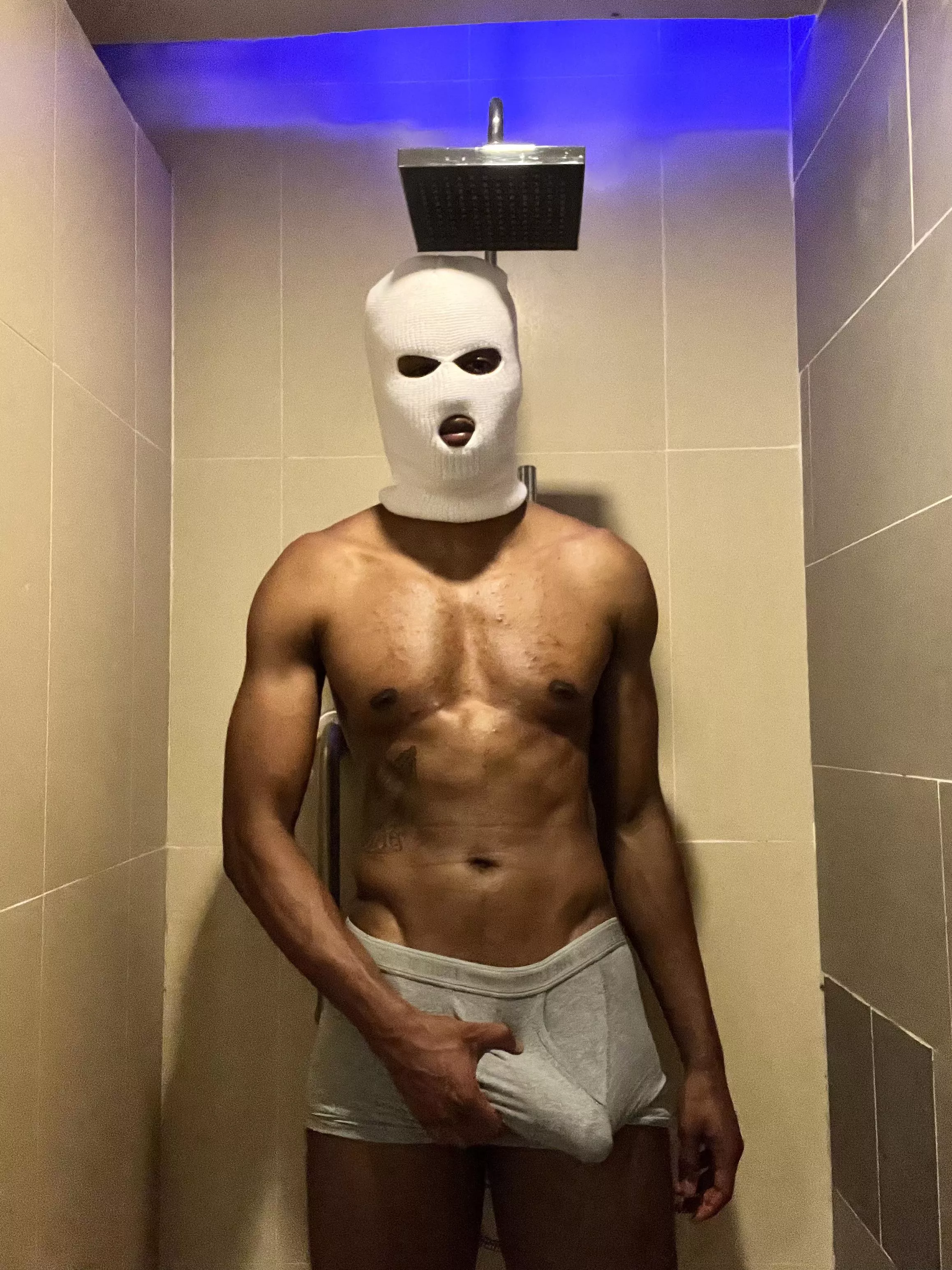 [m] Post-workout 💪🏾 posted by _findomangel