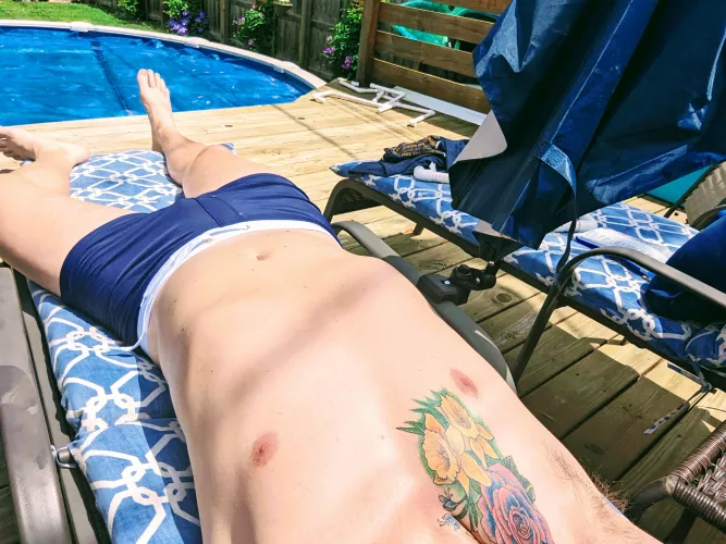 (M) Relaxing by the pool after a workout by detroittig82