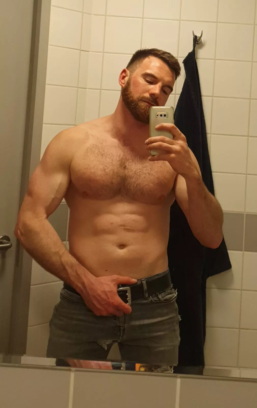 (M) uk just wanna see if there's any hot local redditors to have a drink with 👀👀 hit me up and tell me where your from! (Roughly) posted by Herefortheboobsa