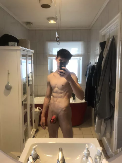 M[18] How do i look? by spamaccounntt