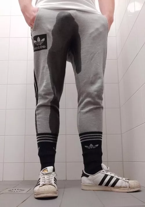 [M22] hit me up if you're my age and into pissing pants by 835boy