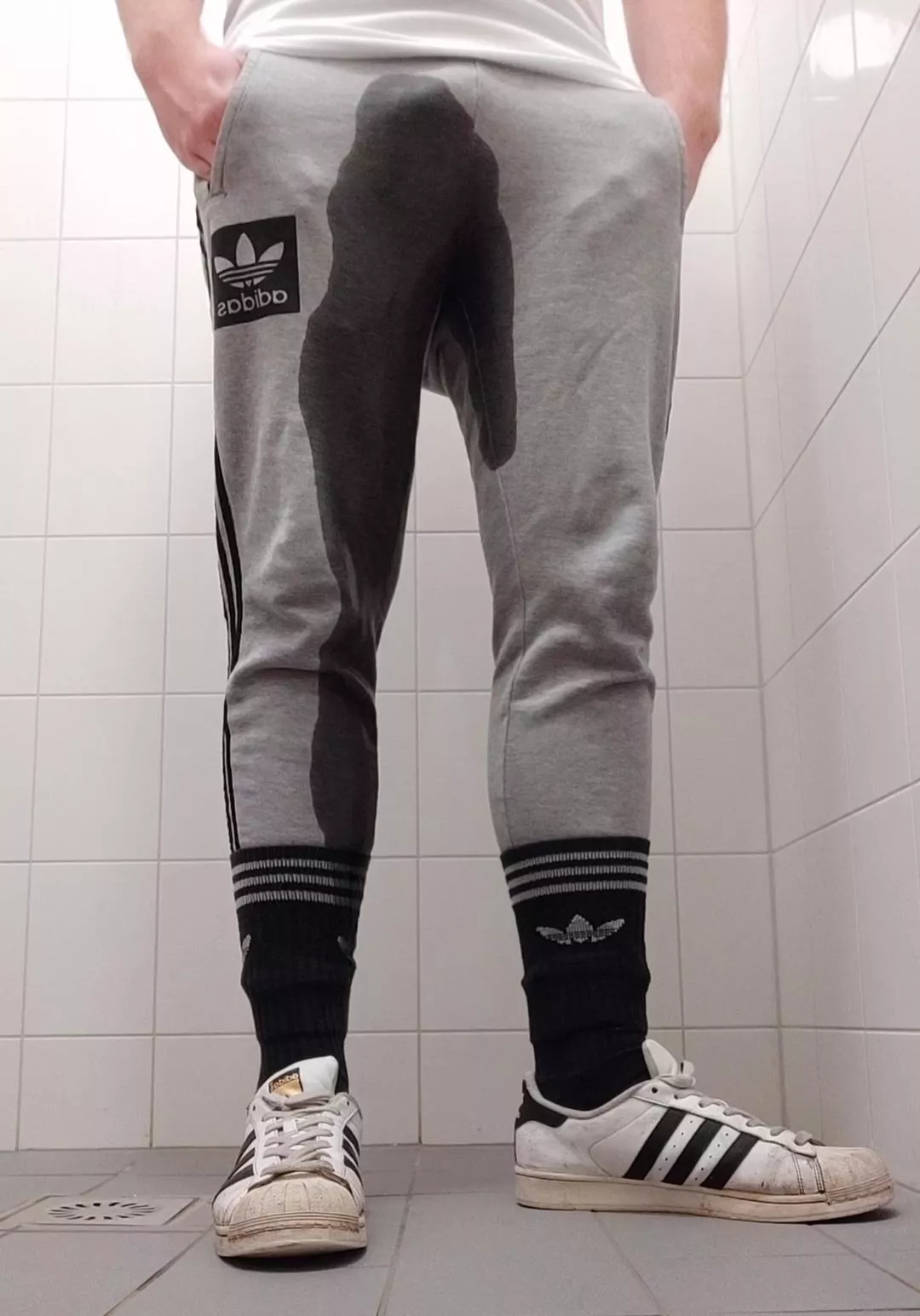 [M22] hit me up if you're my age and into pissing pants posted by 835boy