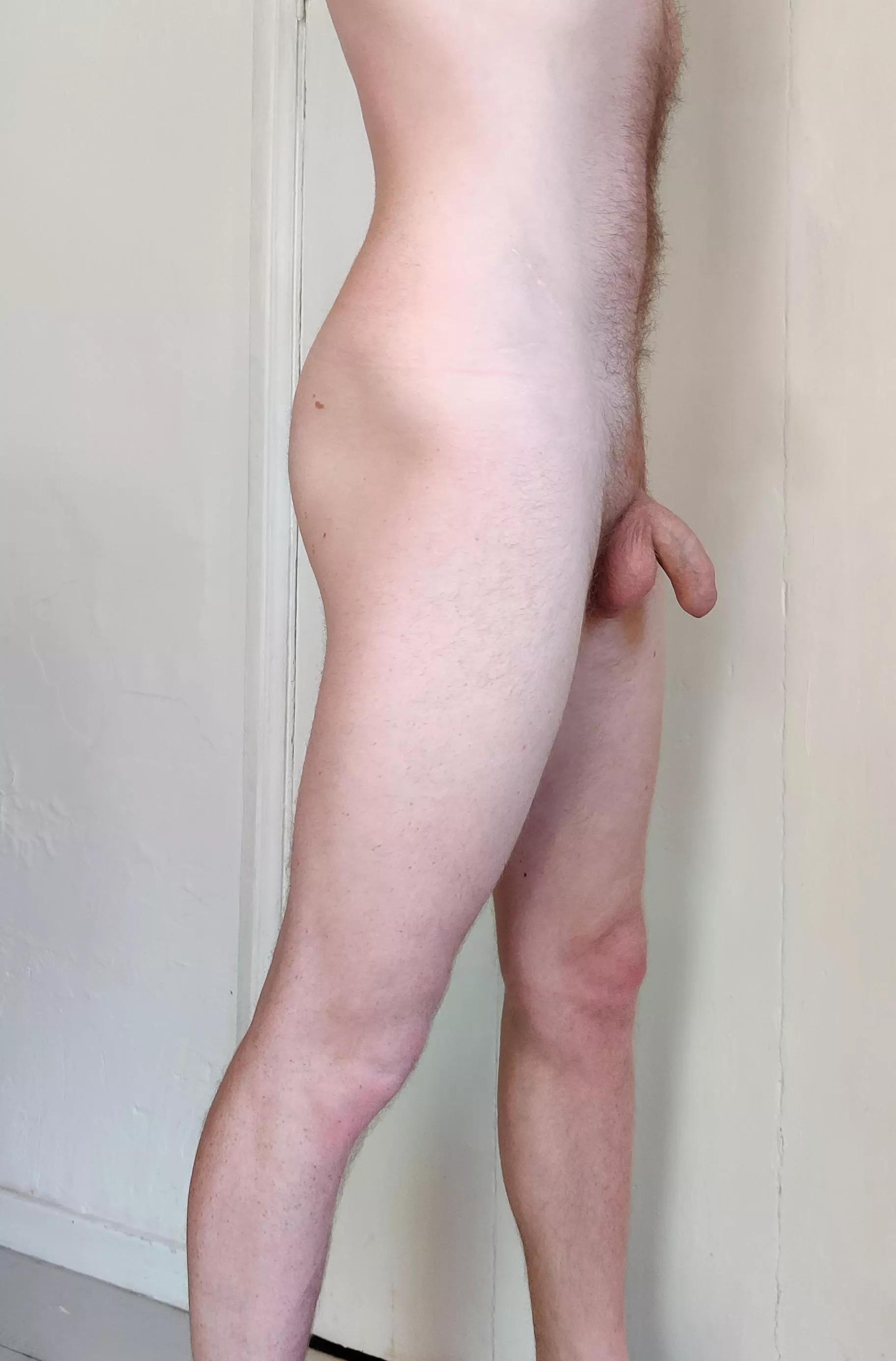 M26 187cm. My flaccid penis shows a bulge when clothed and I'm sometimes ashamed. But it's always pointing forward 🤔 posted by DryAppearance4082