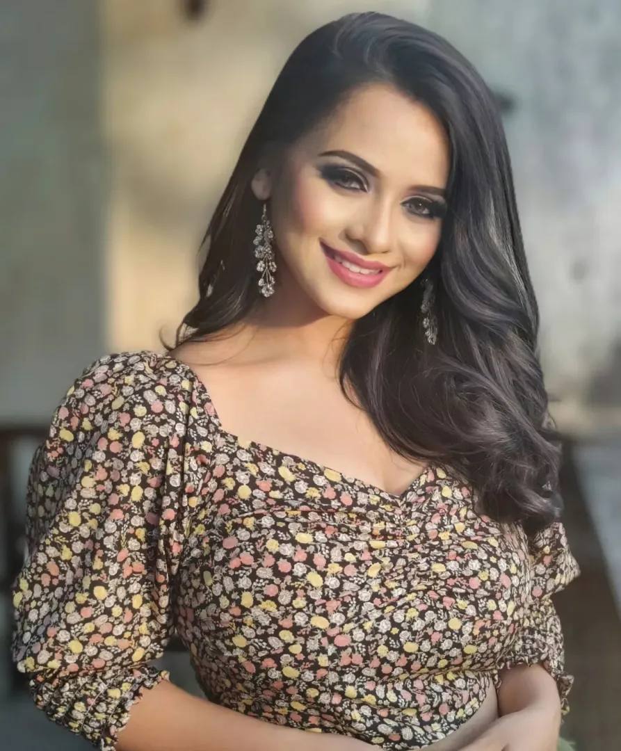 Madhura joshi posted by GOR098
