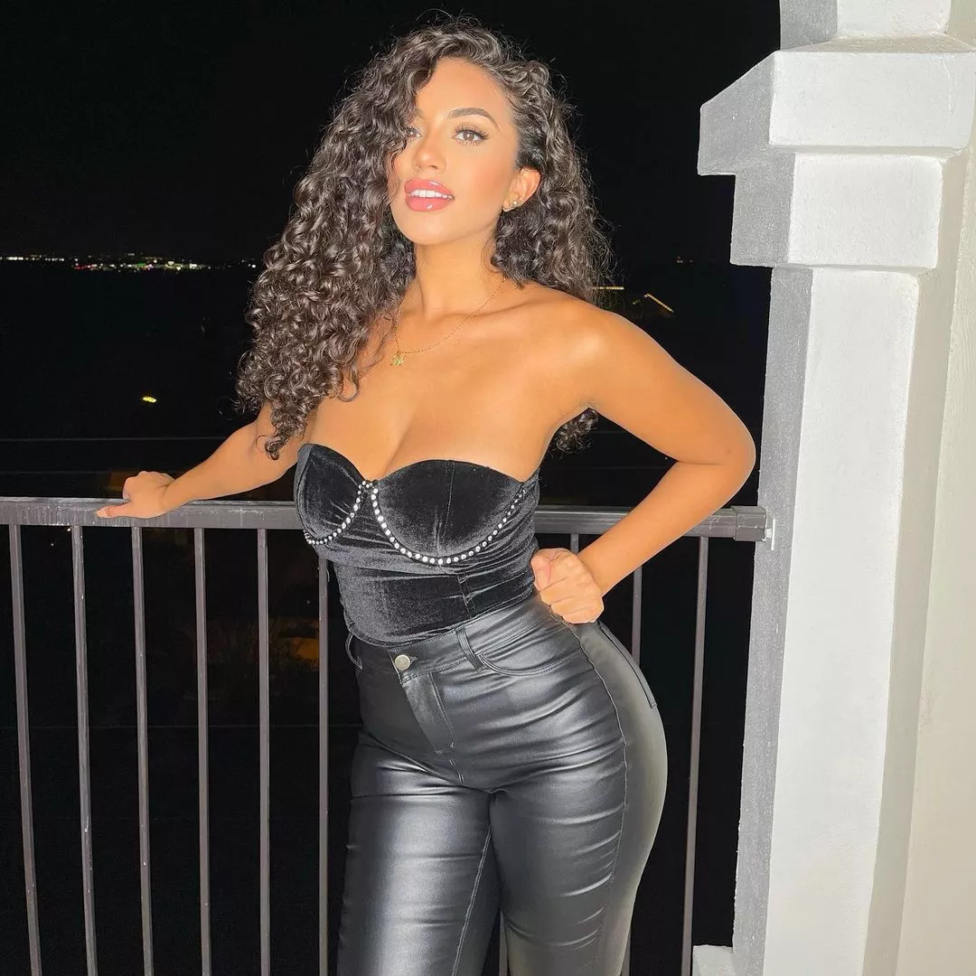 Makayla Mclovin posted by poualokouye