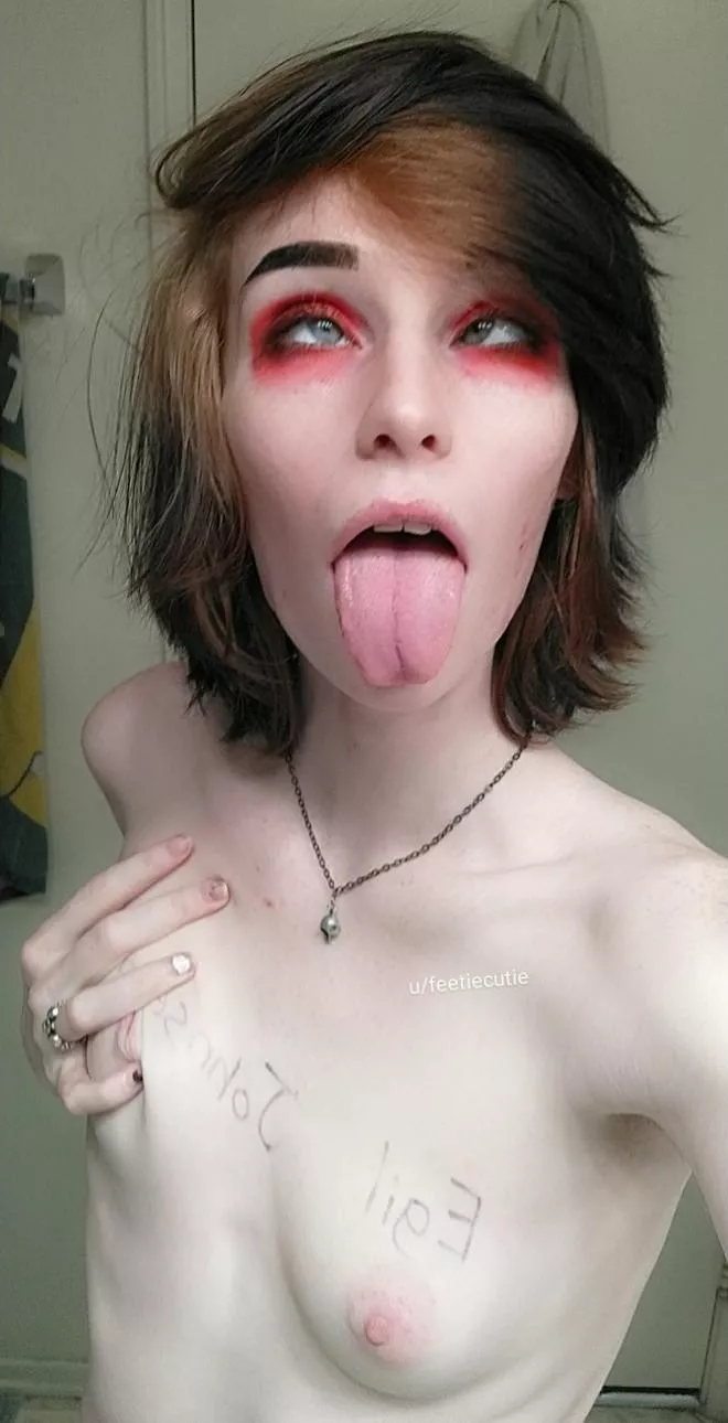 Make me ahegao posted by feetiecutie