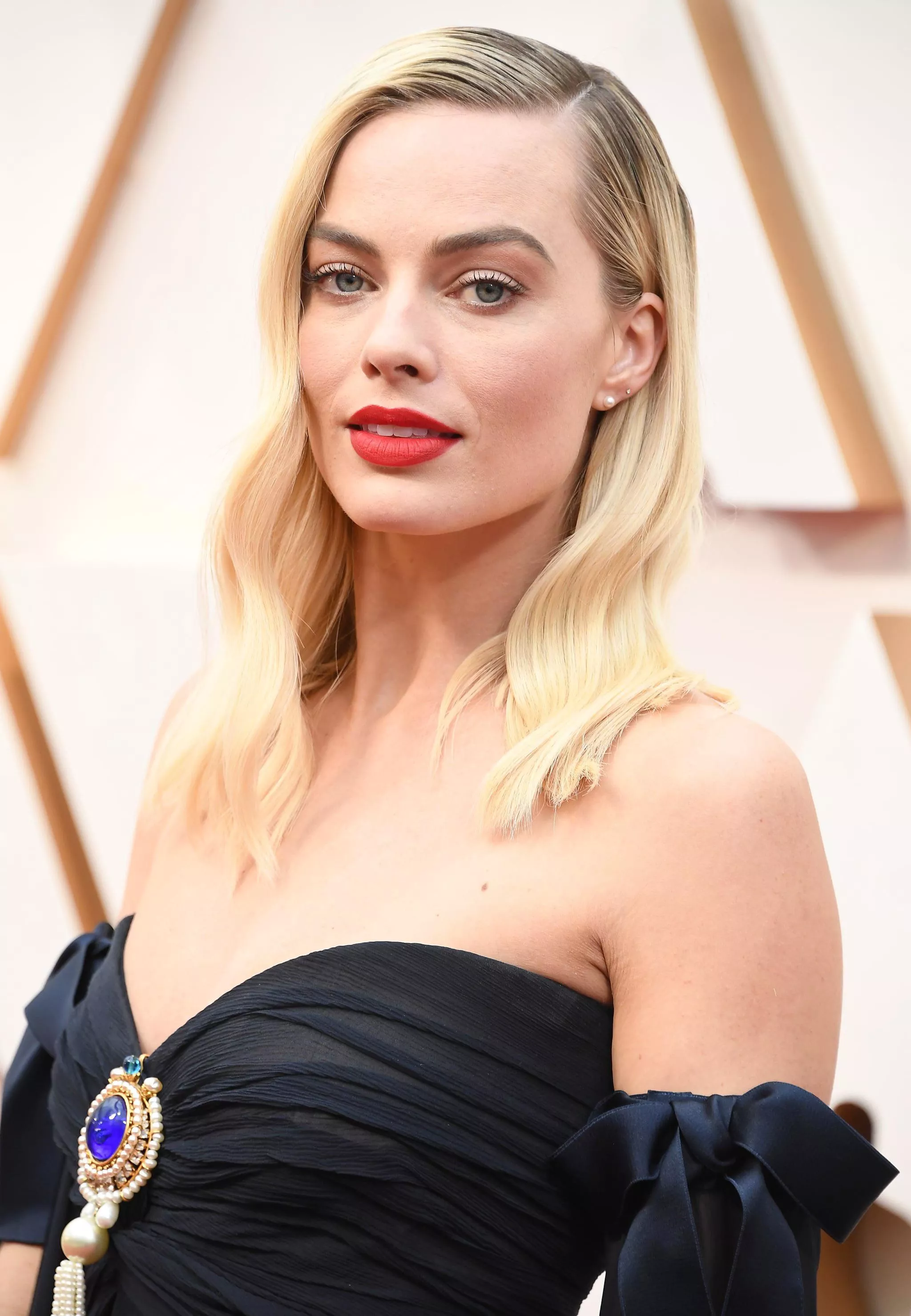 Make me cum to Margot Robbie posted by thisusernamesucks6