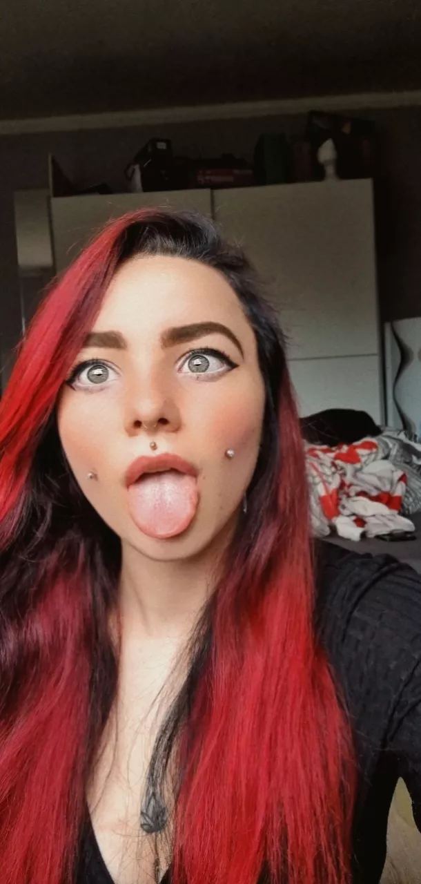 Make me do this face for you uwu posted by Electronic_Fennel534