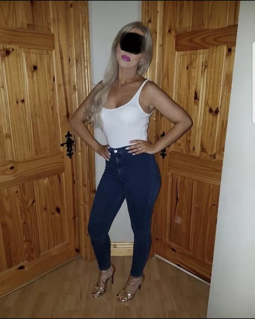 Make me watch my sister be a whore posted by Throwawayy2057