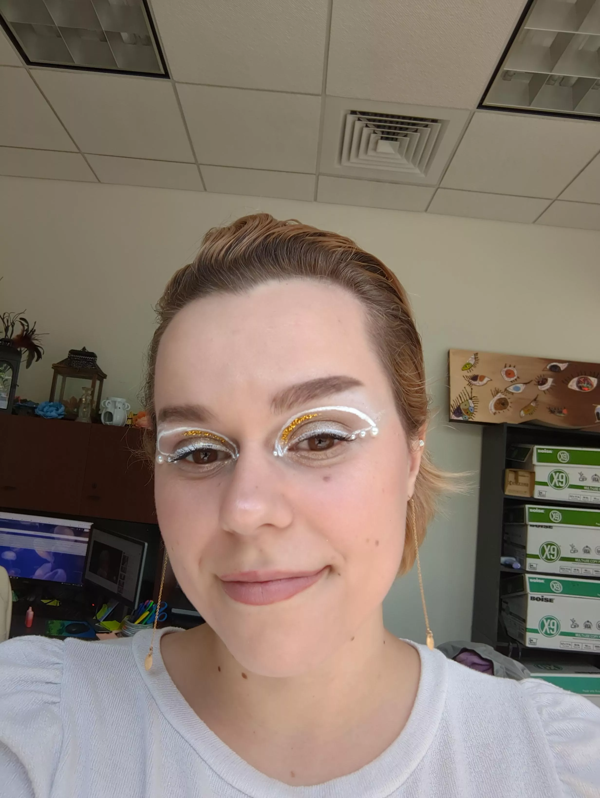 makeup for work! had a blast with pearls and glitter!! posted by Tinybimbos