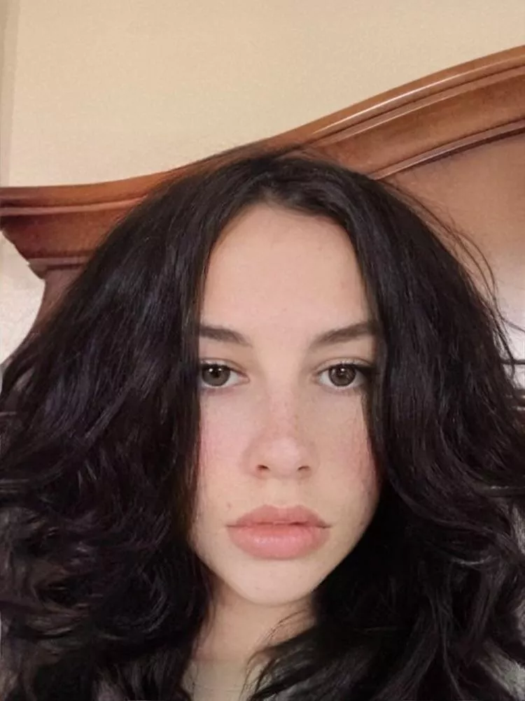 Makeup looks so cute i could wrap my lips around anything 😵‍💫 posted by AltFemBoi