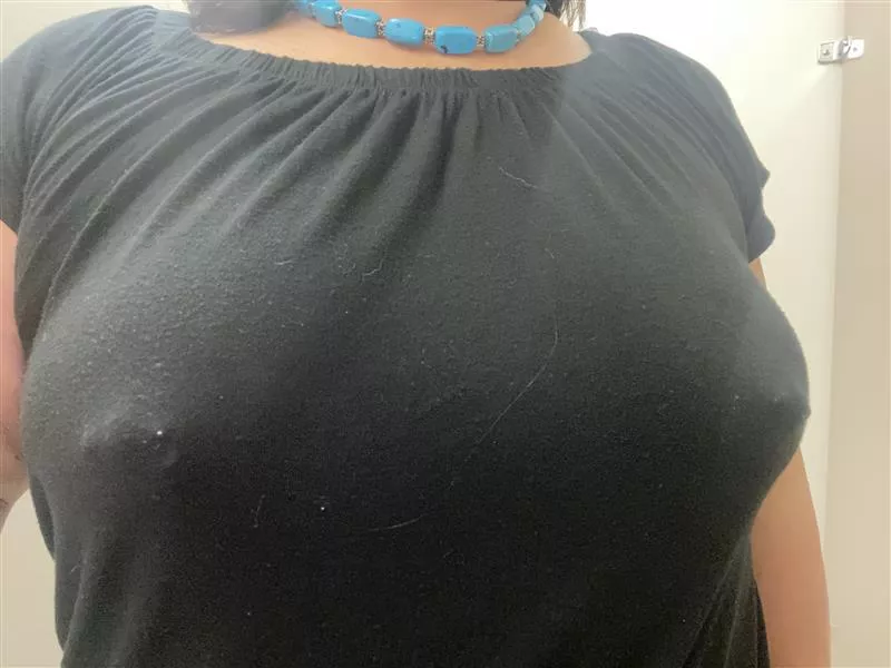 Making the best of Monday at work. posted by Anie78