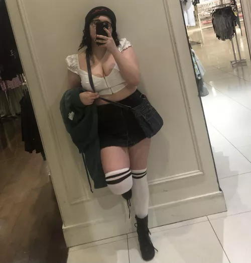 mall cleavage by luigitrumpsmario