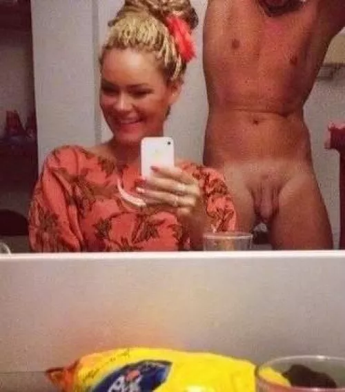 Mandatory nude pic by Estoyes