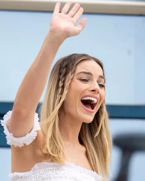 Margot Robbie by Sam03112004