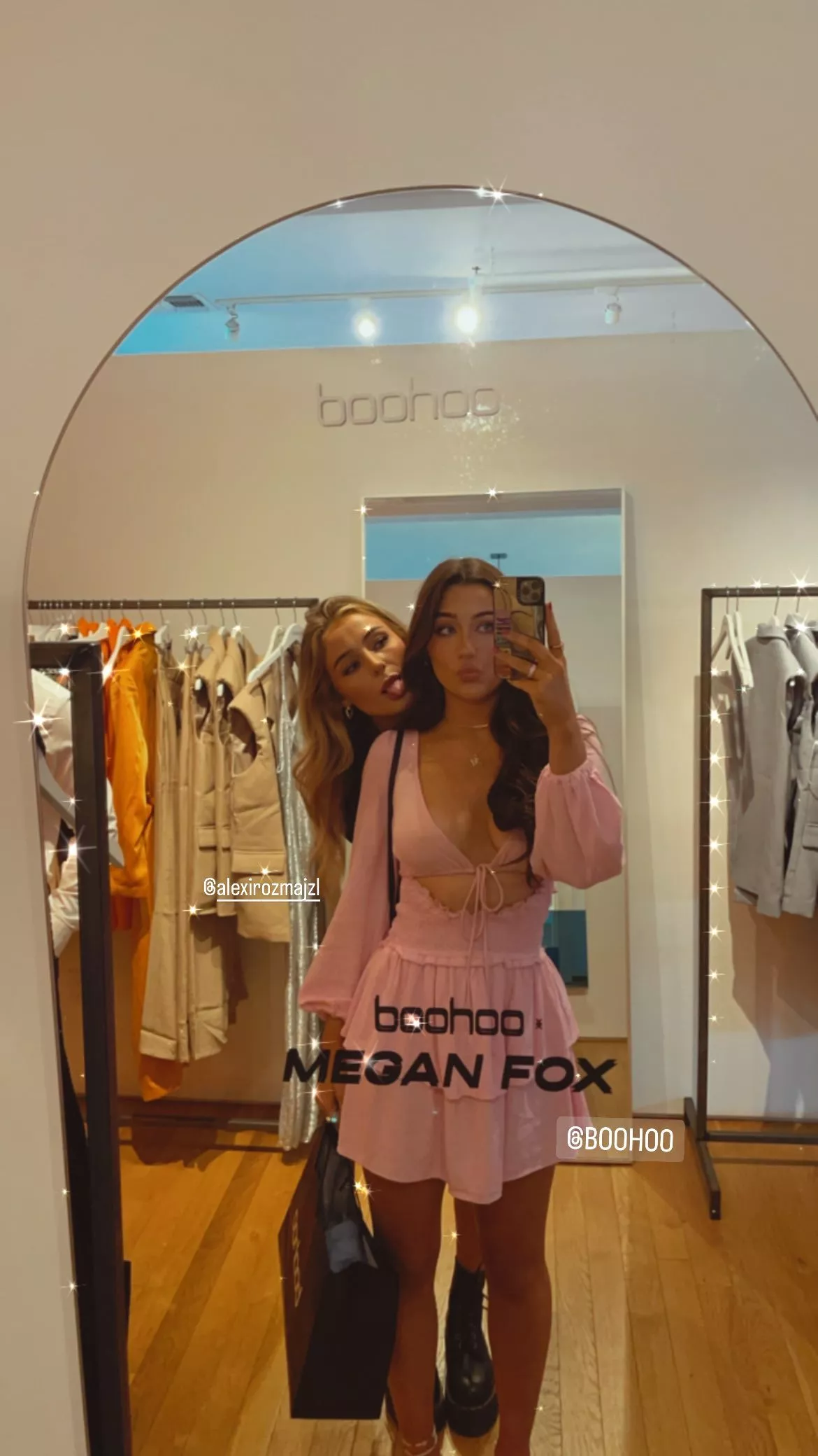 Marianna Rozmajzl {2022-06-07} (@marianna.rozmajzl) [Instagram] posted by LawnOfTheRay