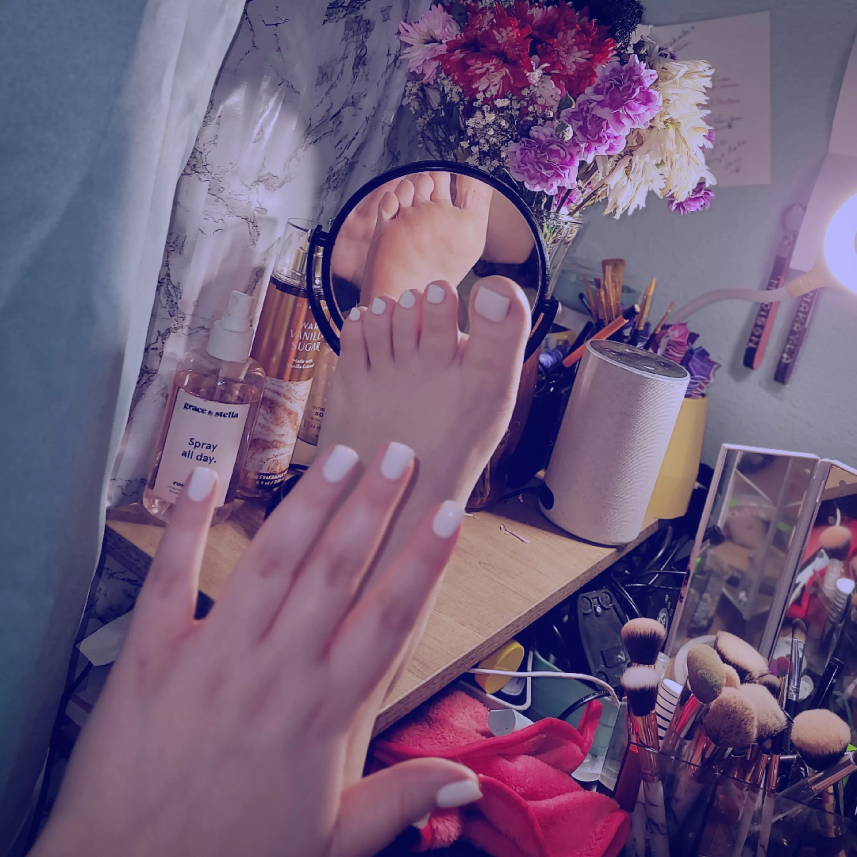 matching tips and toes 💅🏻 {dms open} posted by wickedmanian