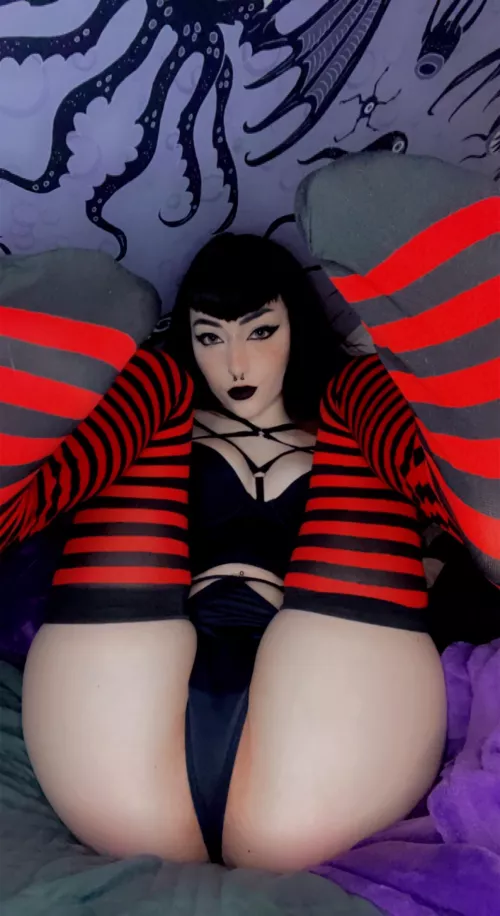 Mavis Dracula by Lillith Lethya by lillith-lethya