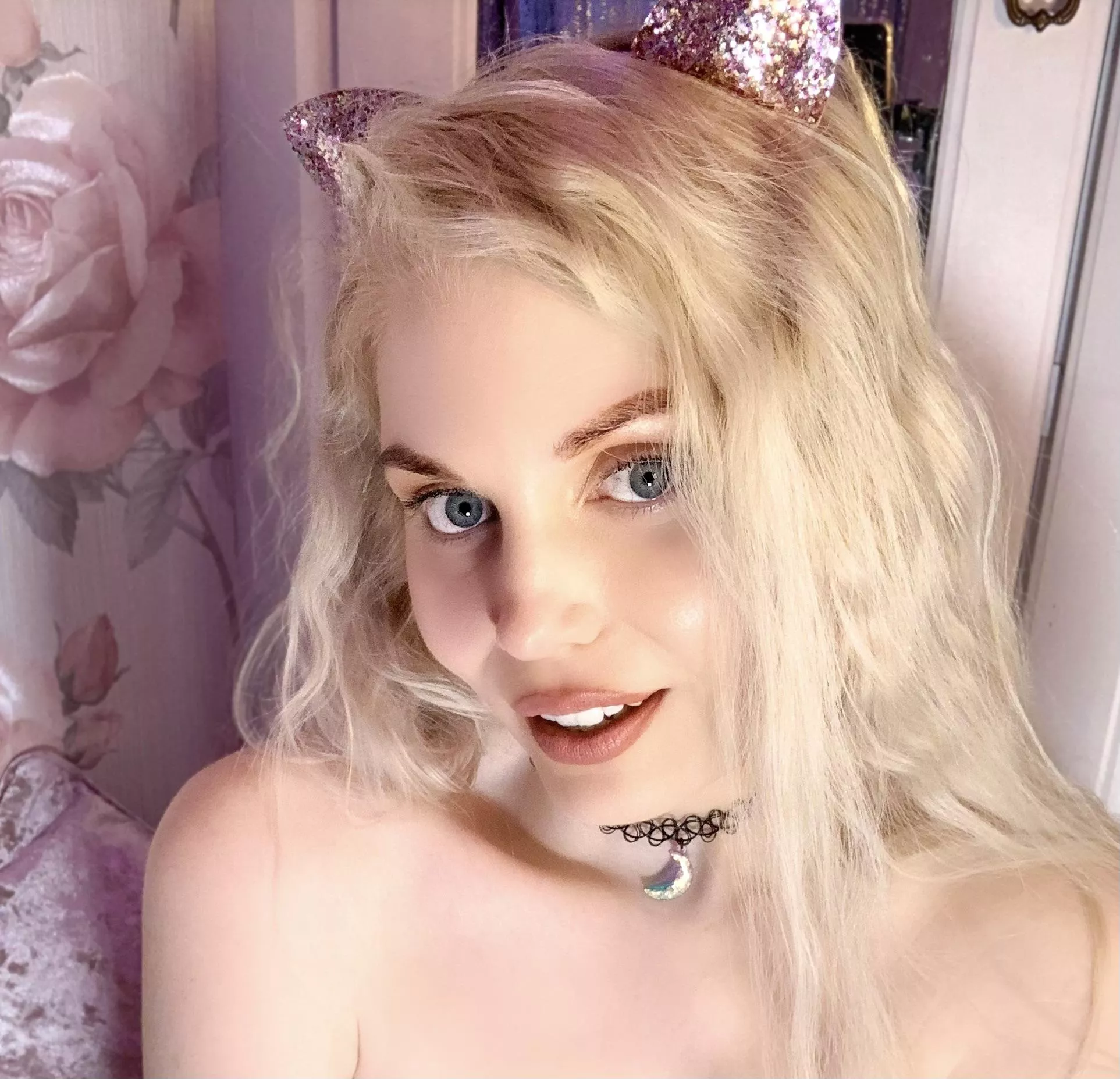 May I get head pats ? posted by ittybityprettykitty