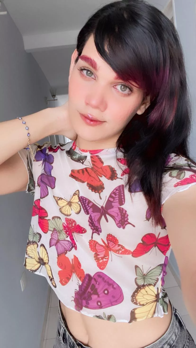 maybe im not pretty enough to be here :( posted by samaramagica