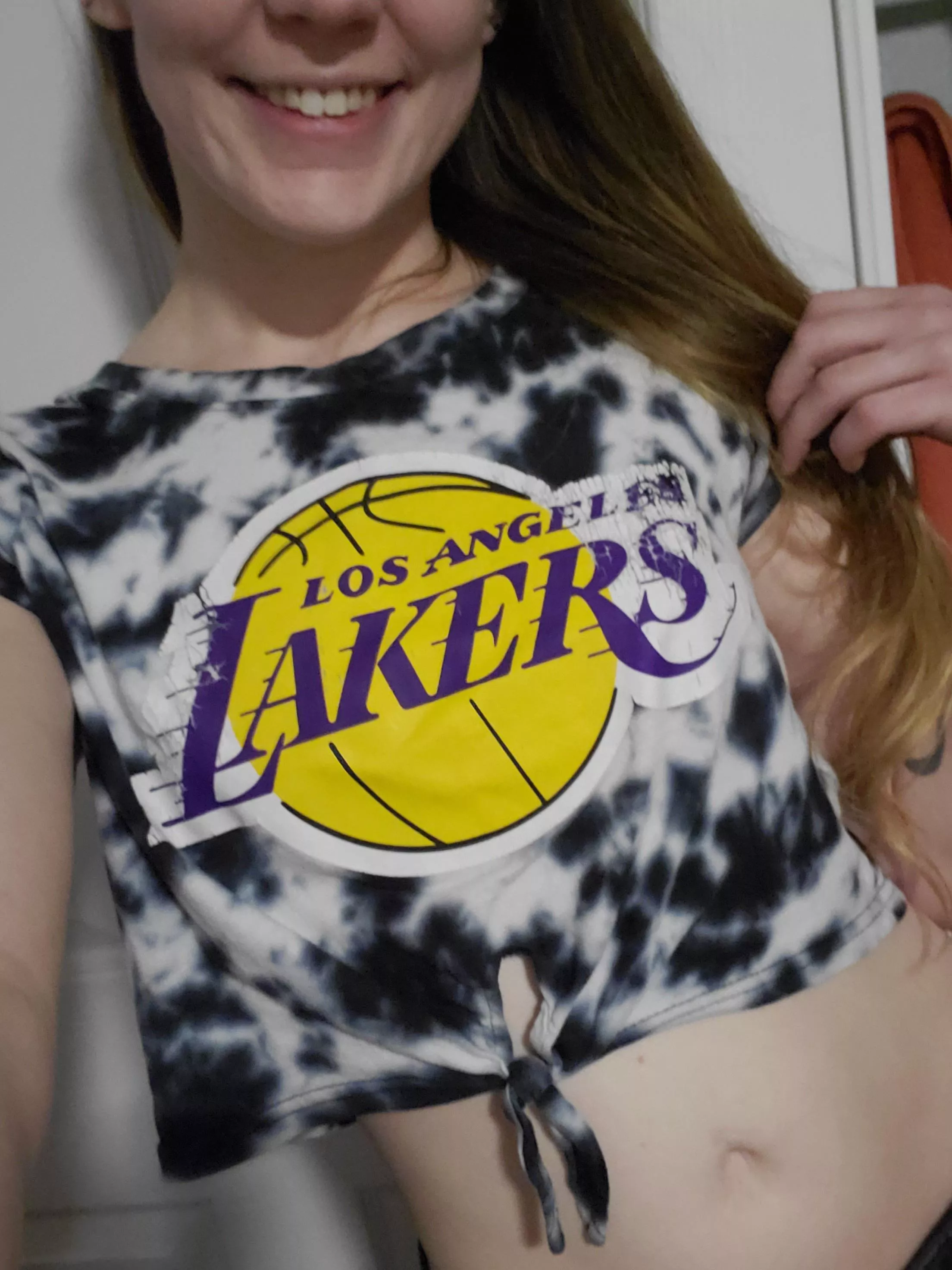 Maybe my team sucks but at least I have a cute navel ☺️ [f] posted by pm_men_in_kilts