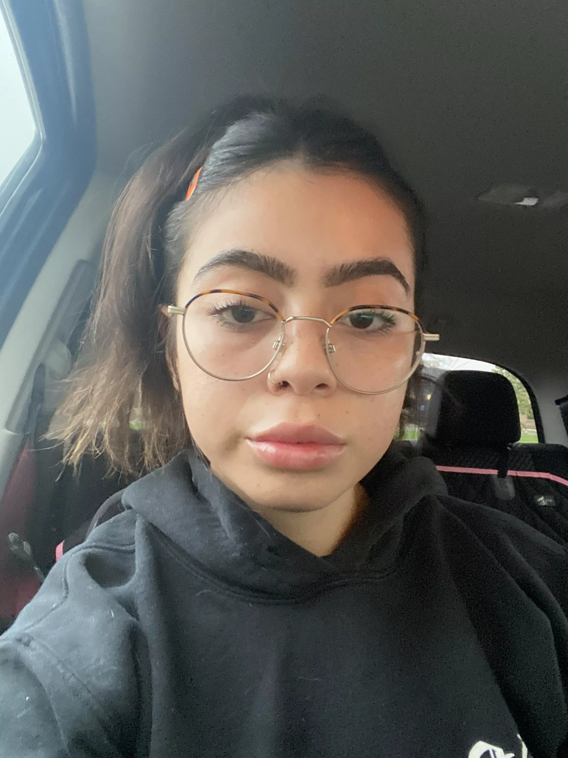 me and my dirty glasses 🤓 posted by elciesativa