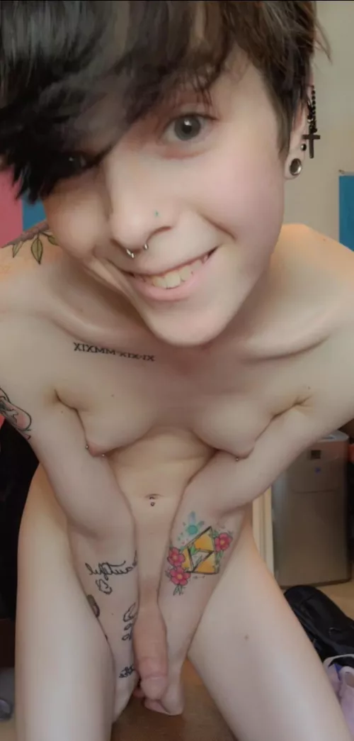 Me looking at something I like by Awwtum_girlie