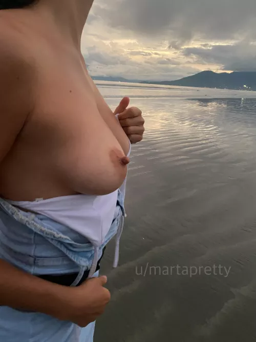 Meanwhile at the beach! by martapretty