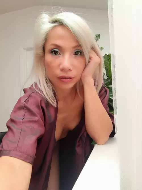 Mebe I should stand closer to the door n harass the late clients once they come in😜 by thenaughtybarberess