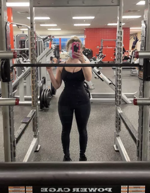 Meet me at the gym by realprettyangel