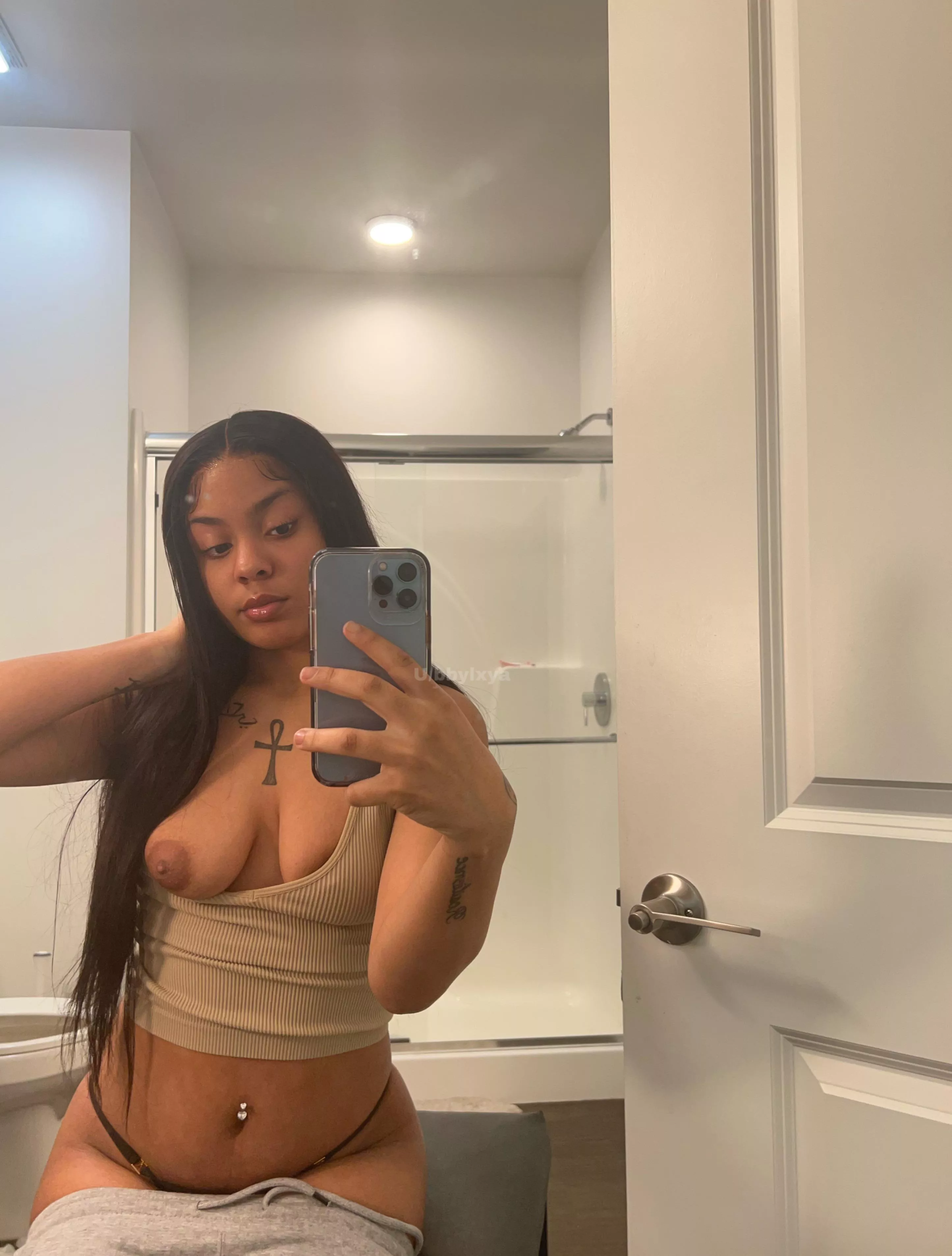 Meet me in the bathroom posted by bbylxya