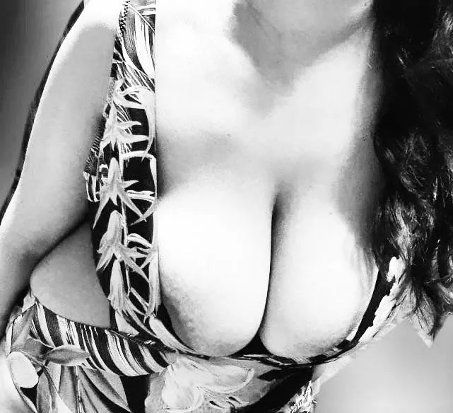 Melons of the day ! Trade wife photos and video ! posted by shalini2626