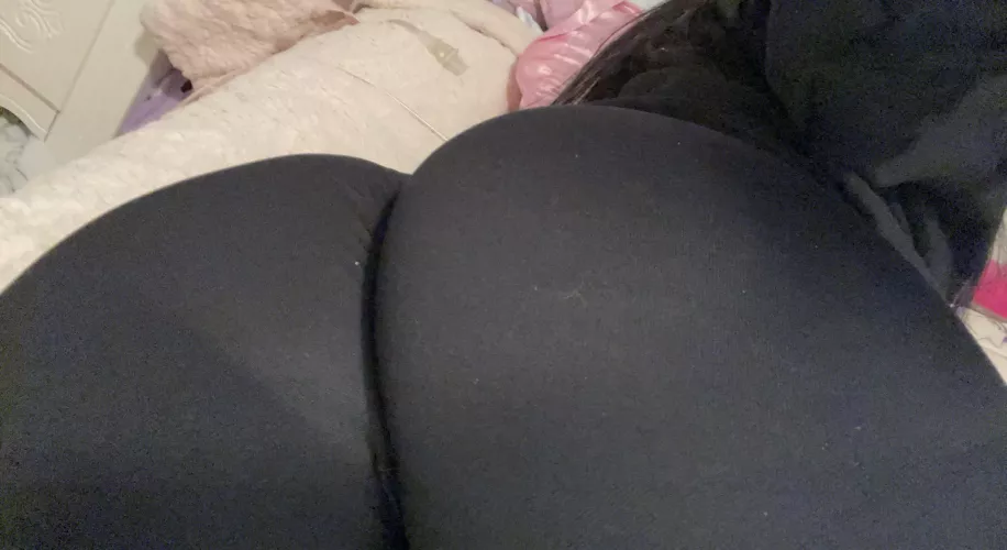 Men with yoga pants fetish..? by Tigerzs