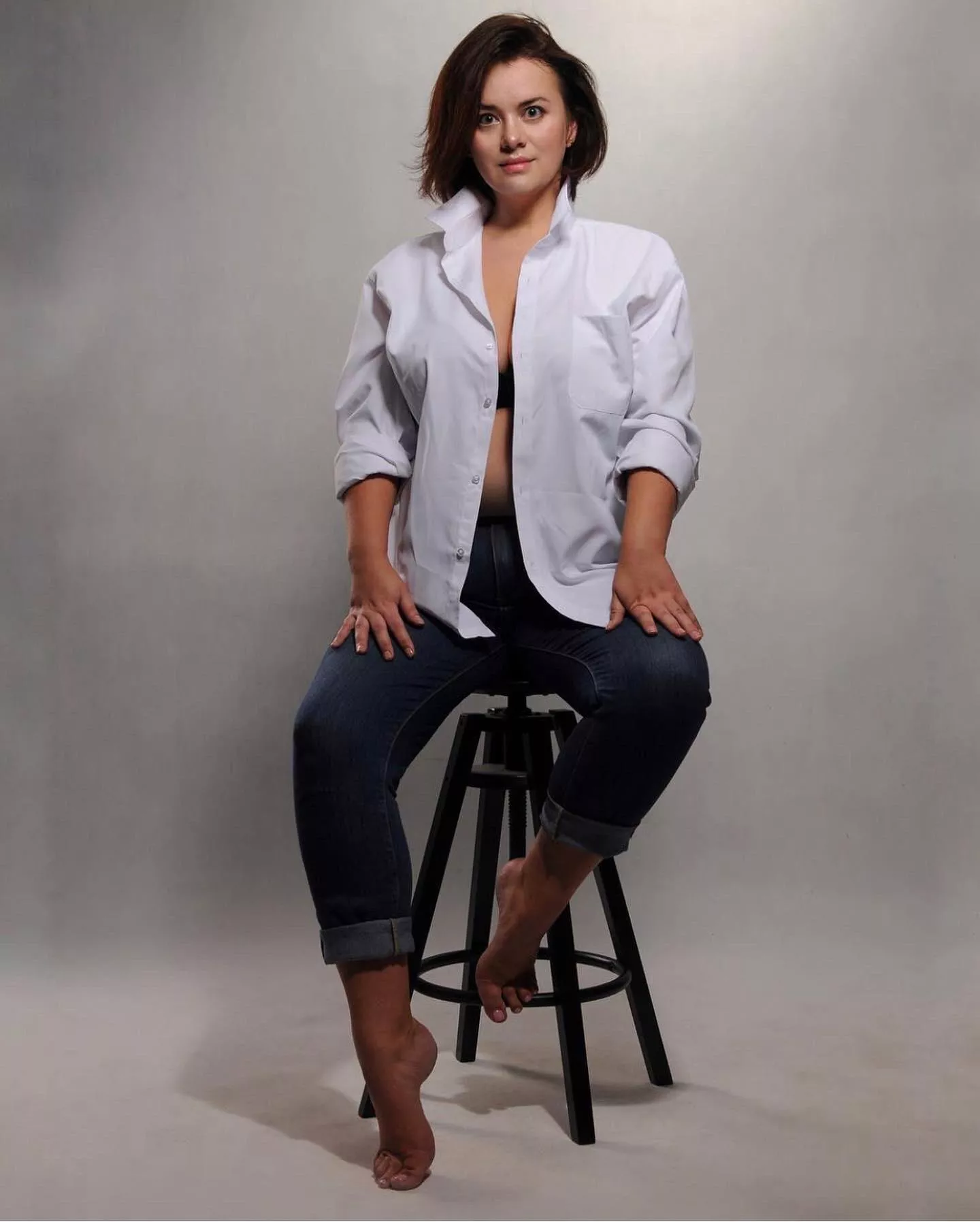 Mens shirt and bare feet are always sexy 😉 posted by Natalie_plussize