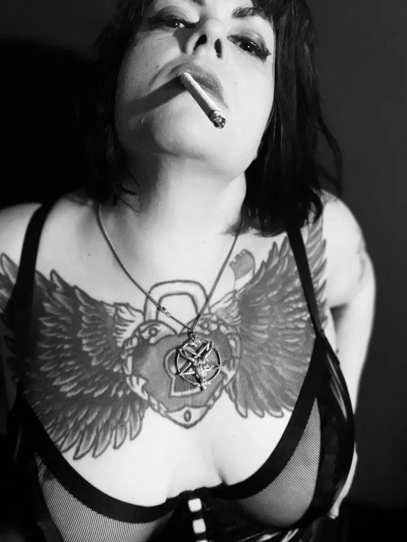 Mesh and Leather 🖤🚬💋 posted by Vfevers